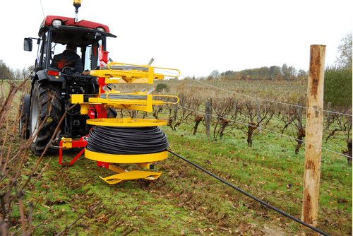 Matériel de ferme/outillage - Divers ferme, outillage - Dérouleuse de grillage - barbelé - fils lisse