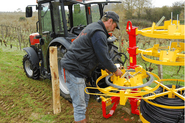Matériel de ferme/outillage - Divers ferme, outillage - Dérouleuse de grillage - barbelé - fils lisse