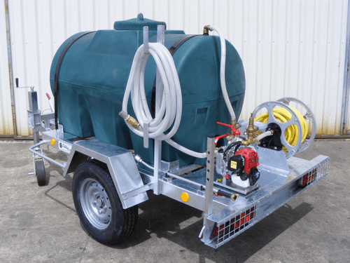 Matériel d'élevage - Abreuvoirs/bacs/tonne à eau - Tonne à eau sur châssis routier