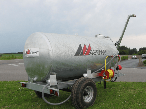 Matériel d'élevage - Abreuvoirs/bacs/tonne à eau - Tonne à eau sur châssis