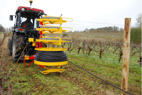 Matériel de ferme/outillage - Divers ferme, outillage - Dérouleuse de grillage - barbelé - fils lisse