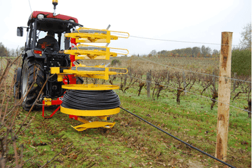 Matériel de ferme/outillage - Divers ferme, outillage - Dérouleuse de grillage - barbelé - fils lisse