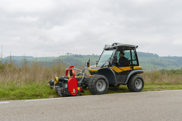 Entretien - Porte Outils - Tracteur de pente porte outils TERRATRAC TT 